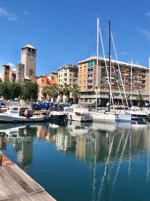 Sabrina'S Relax Fra Mare E Storia Apartment Savona Bagian luar foto