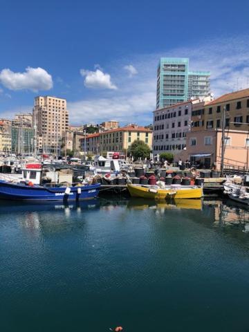 Sabrina'S Relax Fra Mare E Storia Apartment Savona Bagian luar foto